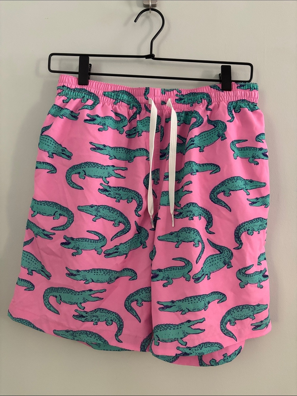 Chubbies Pink Alligator Swim Trunks 7" Inseam - Men's Medium